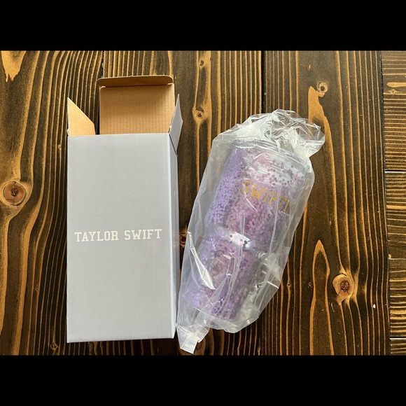 Swiftie Tumbler - Taylor Swift - Picture 2 of 2